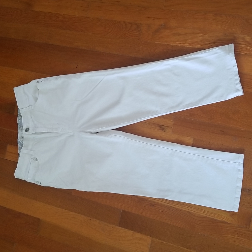 Gloria Vanderbilt white pants